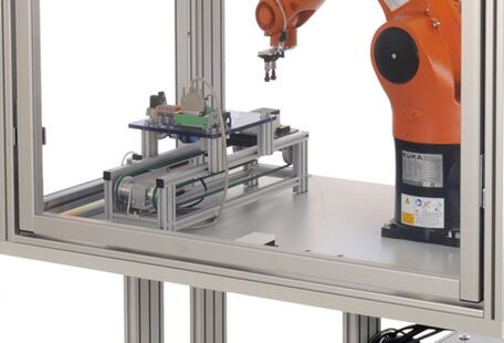 CRK 11 Kuka Robot Industriale con set di attrezzature per “Test”