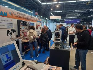 Allo stando di Mekhan a Didacta Italia 2025 ci sono stati tantissimi visitatori: nella foto, i macchinari portati da Mekhan alla fiera.