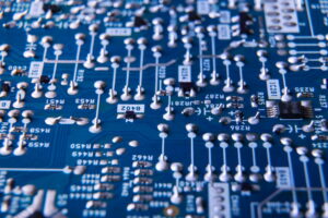 La foto ravvicinata di alcuni microchip.